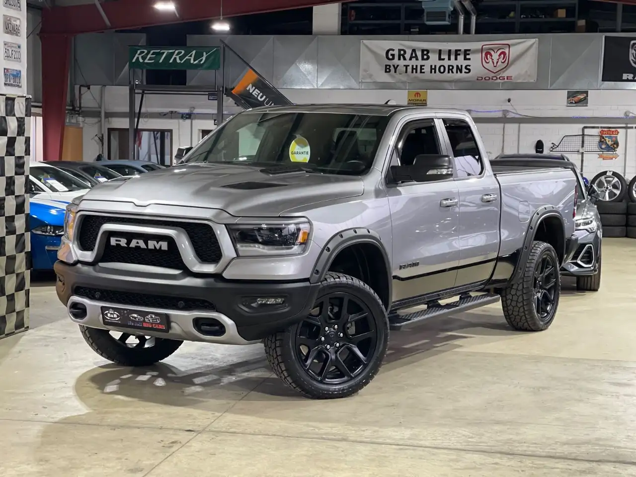 Dodge RAM REBEL+NIGHT+UNFALLFREI+LPG+22"ZOLL+LUFT+BAKFLIP 2022 — миниатюра 1