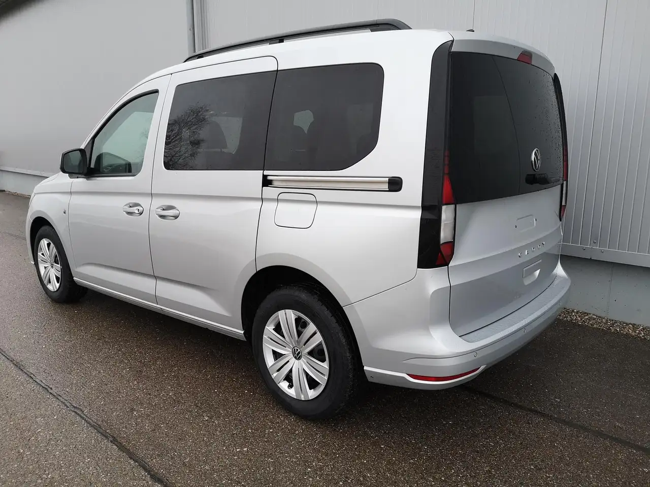 Volkswagen Caddy 2.0TDI DSG ACC Kam GV5 App AHK Reling 2