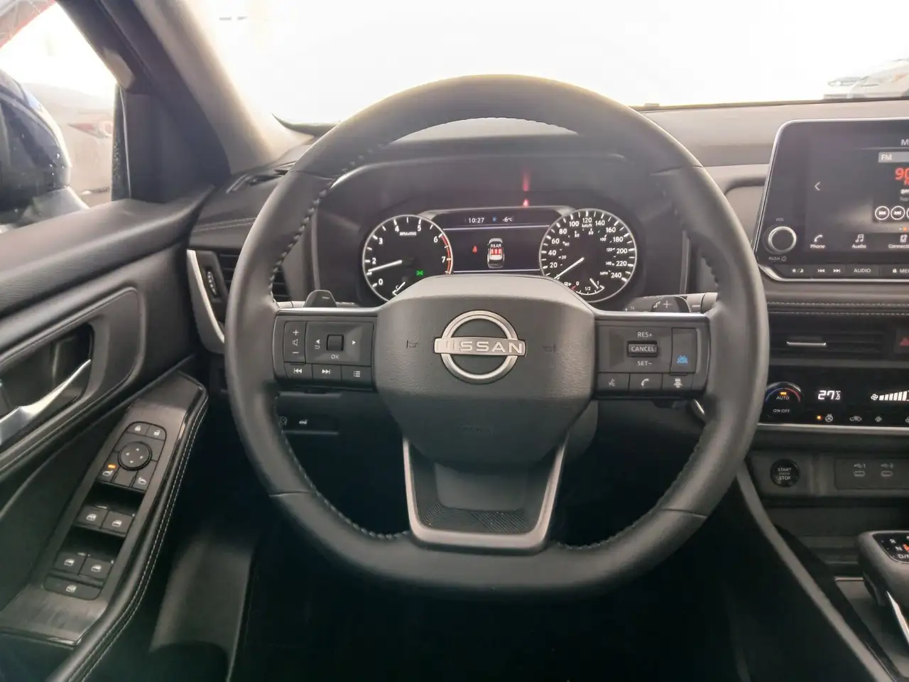 Nissan Rogue снимка Nissan Rogue