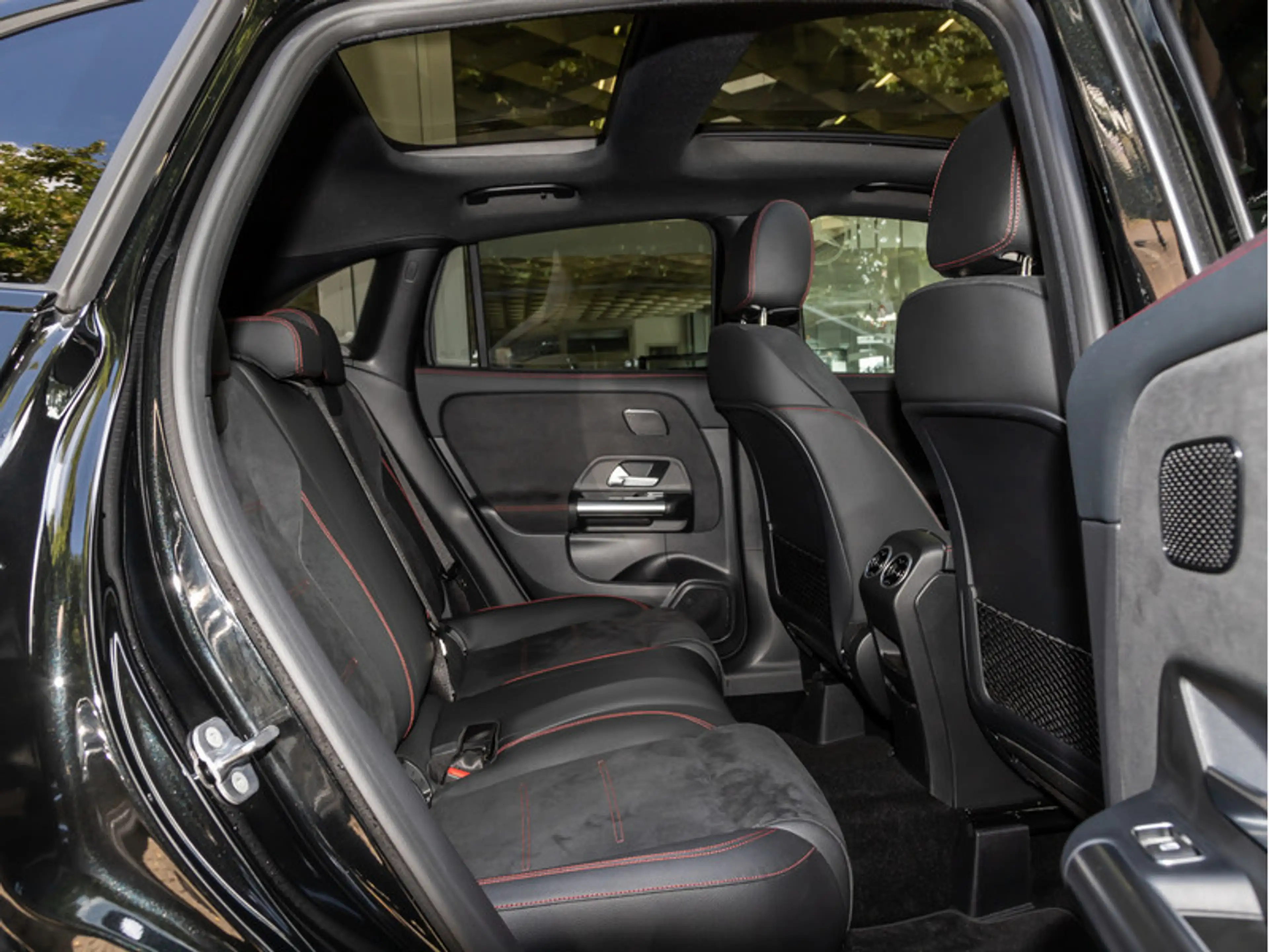 Mercedes-Benz GLA 250 e AMG-Sport/Premium/Pano/Night/Distr/Cam — photo 10