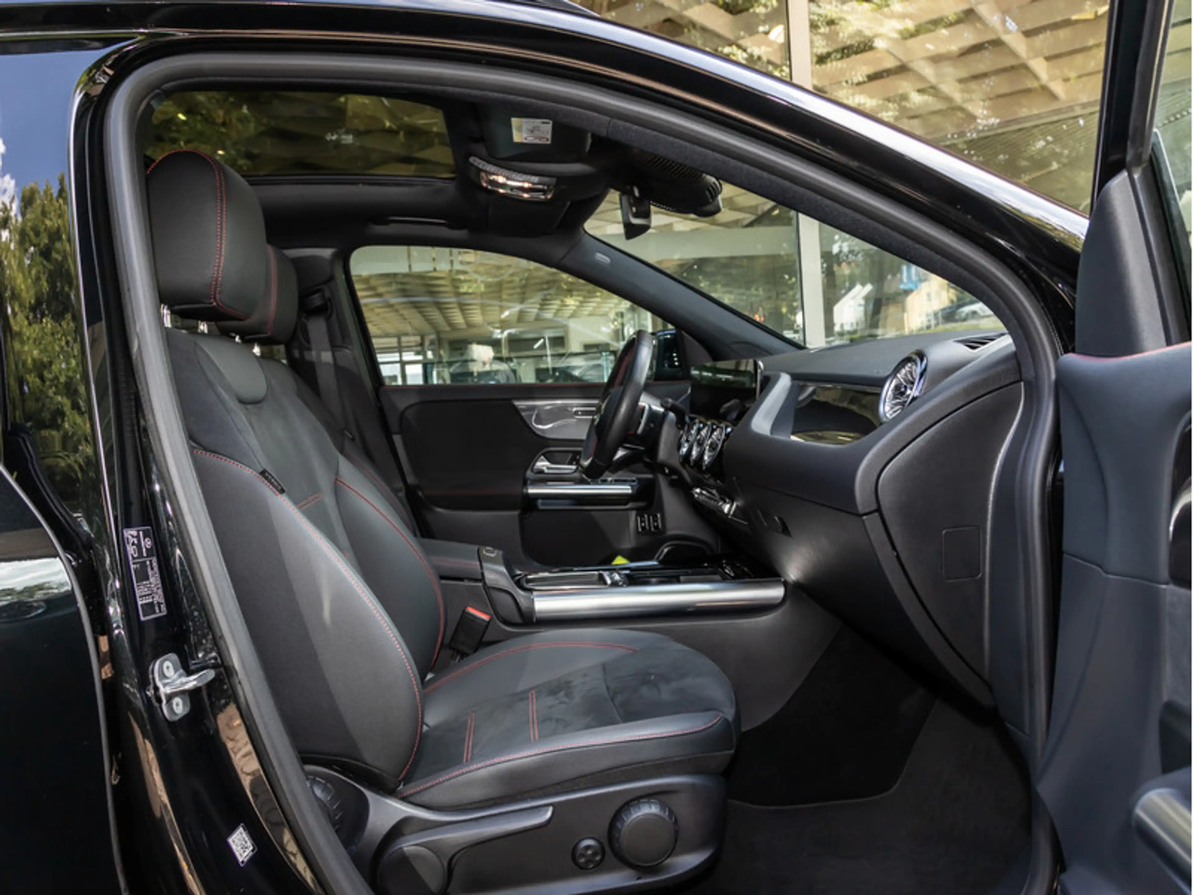 Mercedes-Benz GLA 250 e AMG-Sport/Premium/Pano/Night/Distr/Cam — photo 9