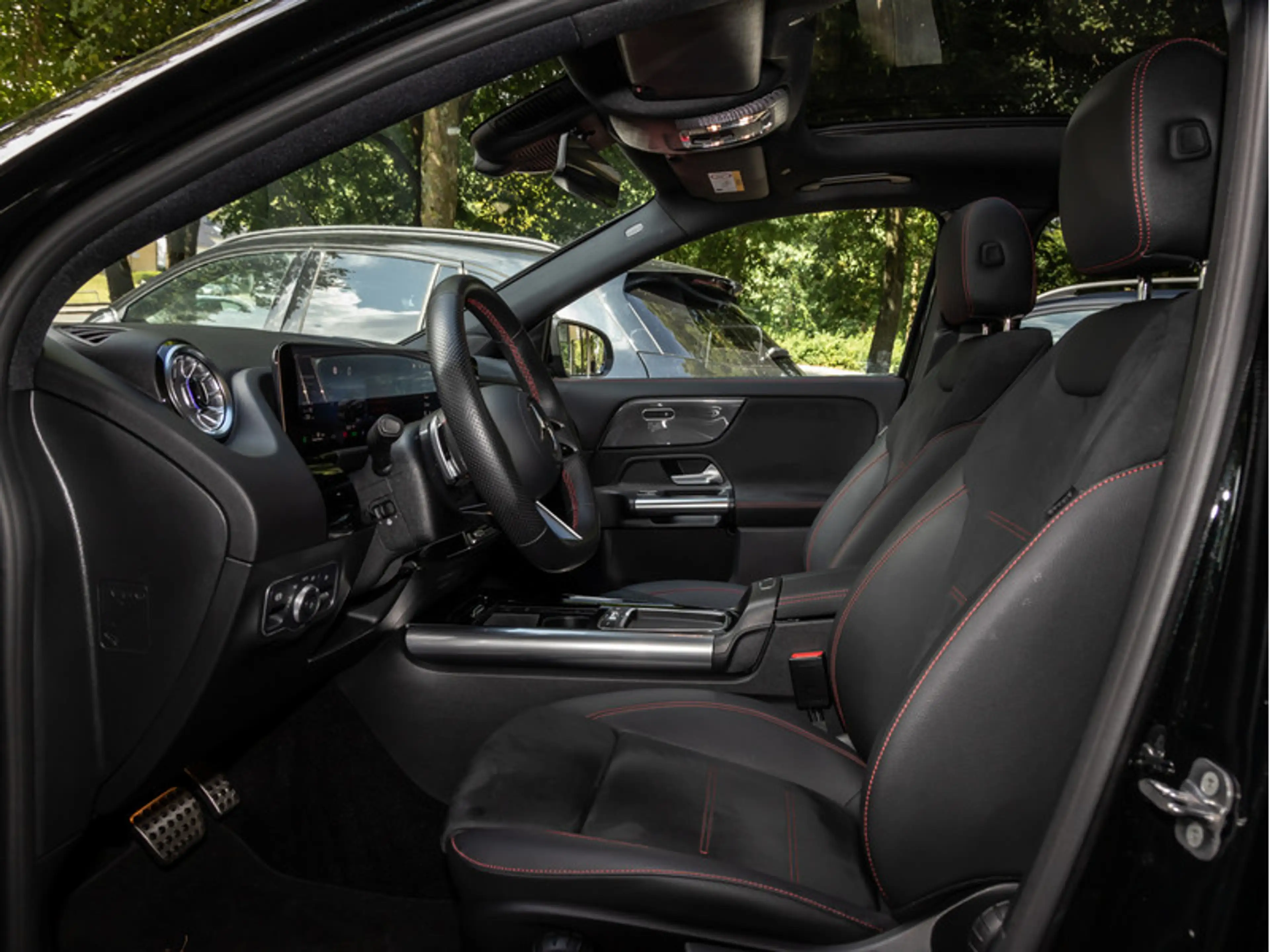 Mercedes-Benz GLA 250 e AMG-Sport/Premium/Pano/Night/Distr/Cam — photo 13