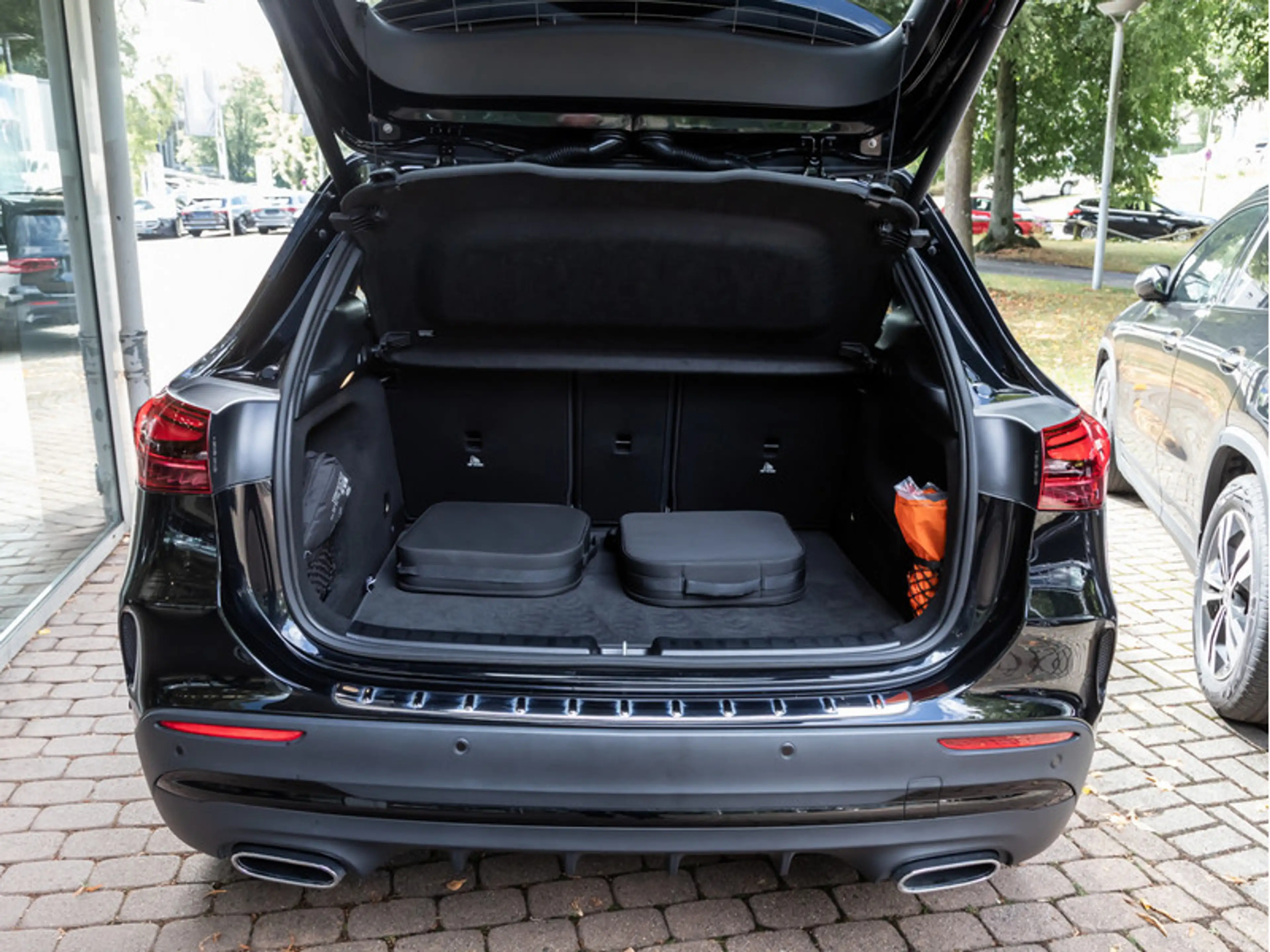 Mercedes-Benz GLA 250 e AMG-Sport/Premium/Pano/Night/Distr/Cam — photo 6