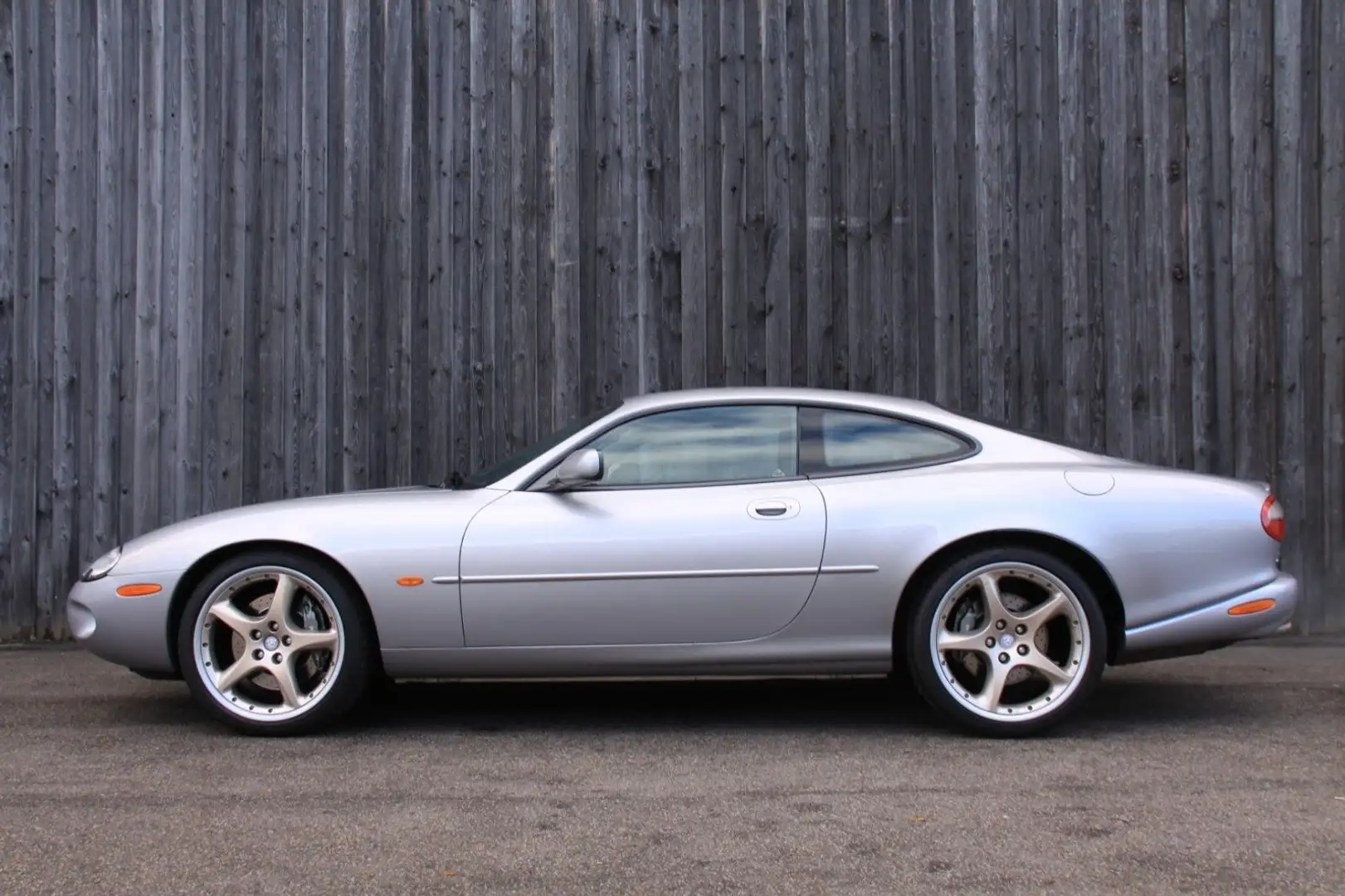 Jaguar XKR Coupe 2 Jahre Garantie srebrna - 2
