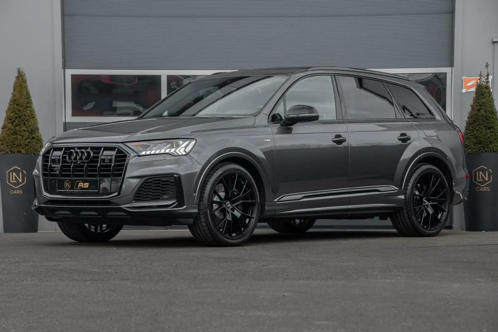 Audi Q7 55 TFSI e quattro Pro S Line|Trekhaak|HUD|DAB|Pano Grau - 1