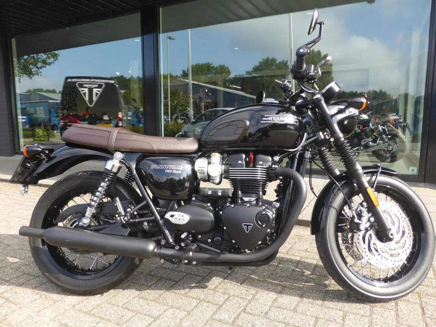 Triumph Bonneville T120 Black normaal Bonneville T120 Black Zwart - 1