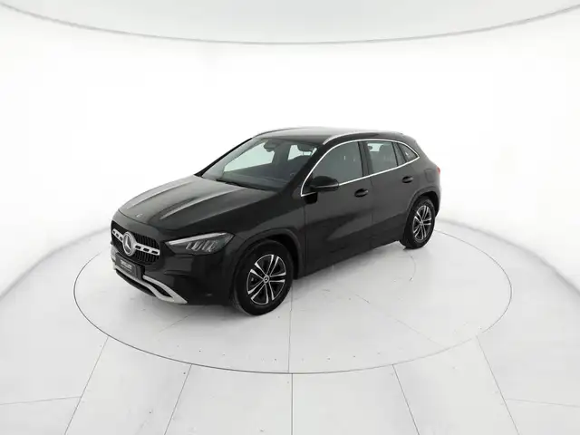 Mercedes-Benz Gla view 2
