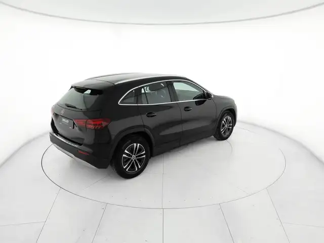 Mercedes-Benz Gla view 4