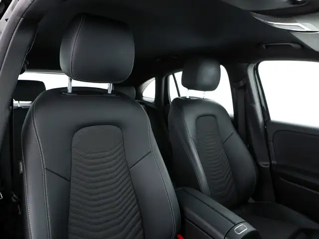 Mercedes-Benz Gla view 11