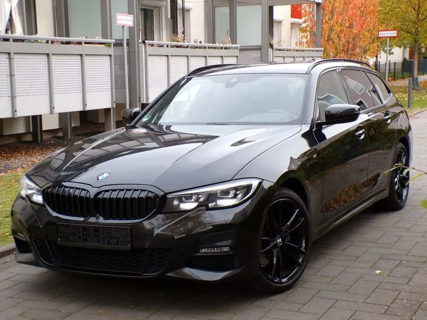 BMW 320 e Touring"M Sport"/LiveCockpit/Kamera/Leder Negro - 1