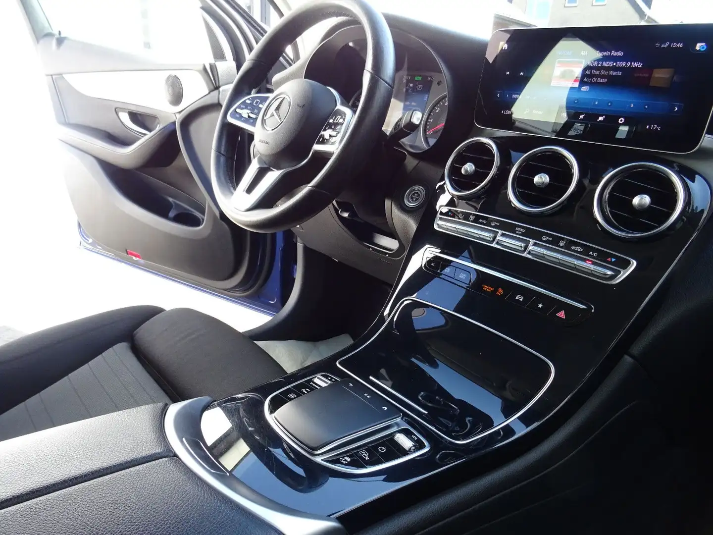 Mercedes-Benz GLC 300 e 4Matic 1.Hand AHK Navi LED Kamera Blau - 2