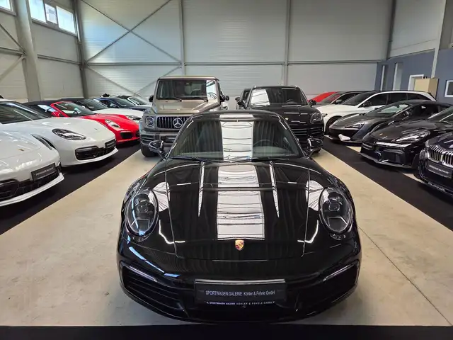Porsche 911 view 3