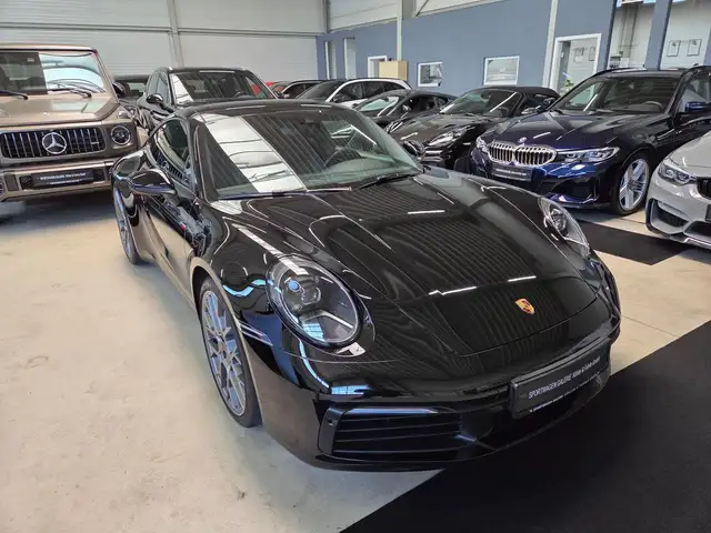 Porsche 911 view 7