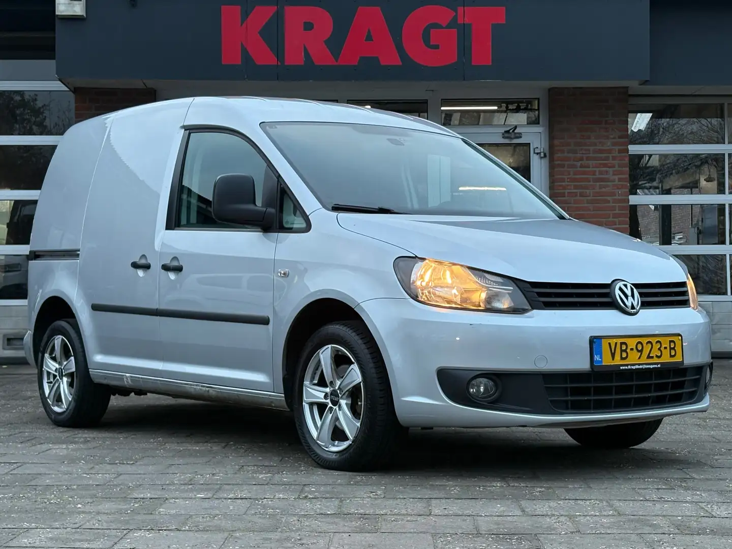 Volkswagen Caddy 1.6 TDI|75PK|NAP|airco|cruise|navi|bluetooth|trekh Zilver - 2