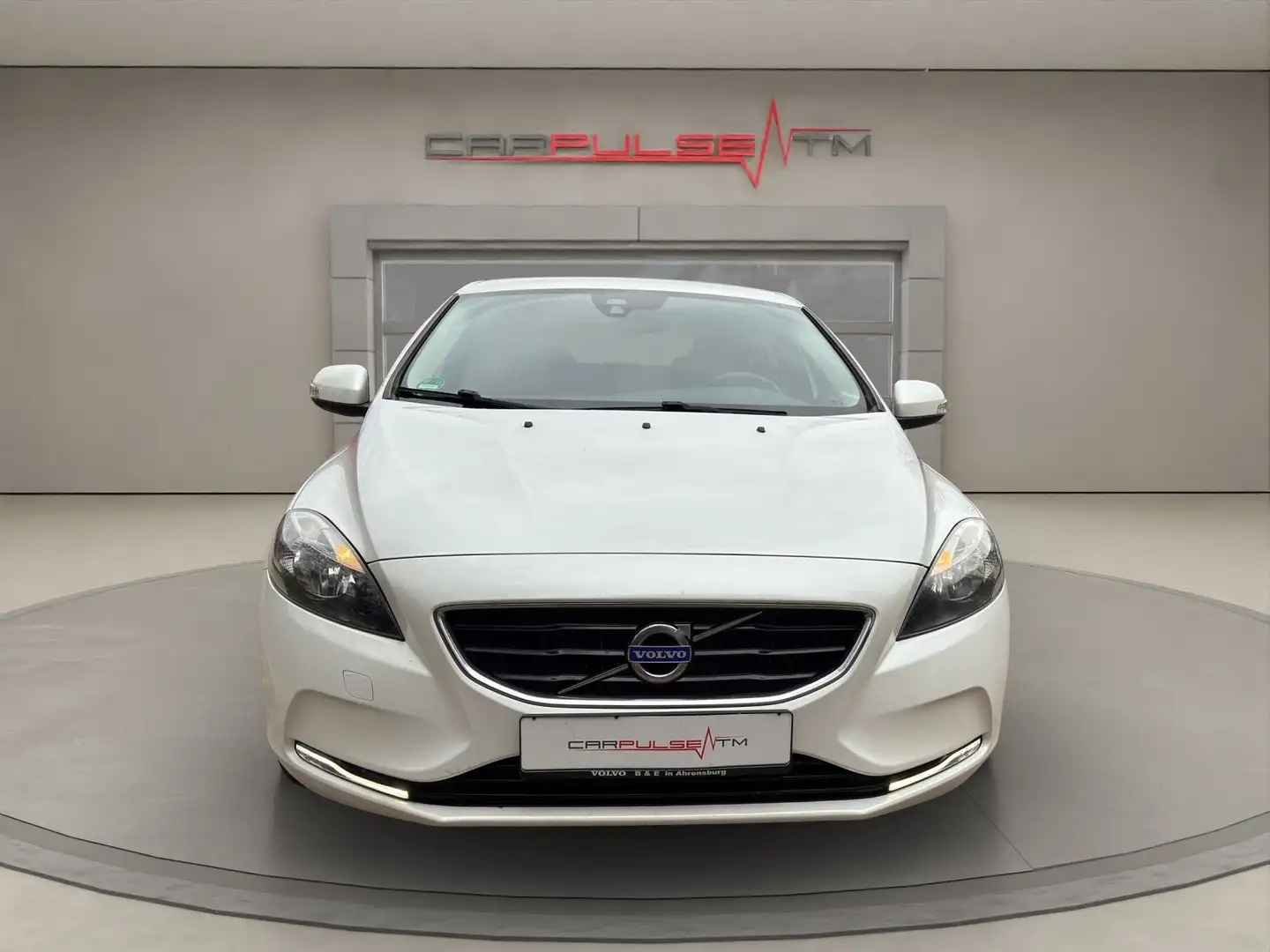 Volvo V40 Kinetic T2 1,6 Navi-PDC-Bitte lesen! Weiß - 2