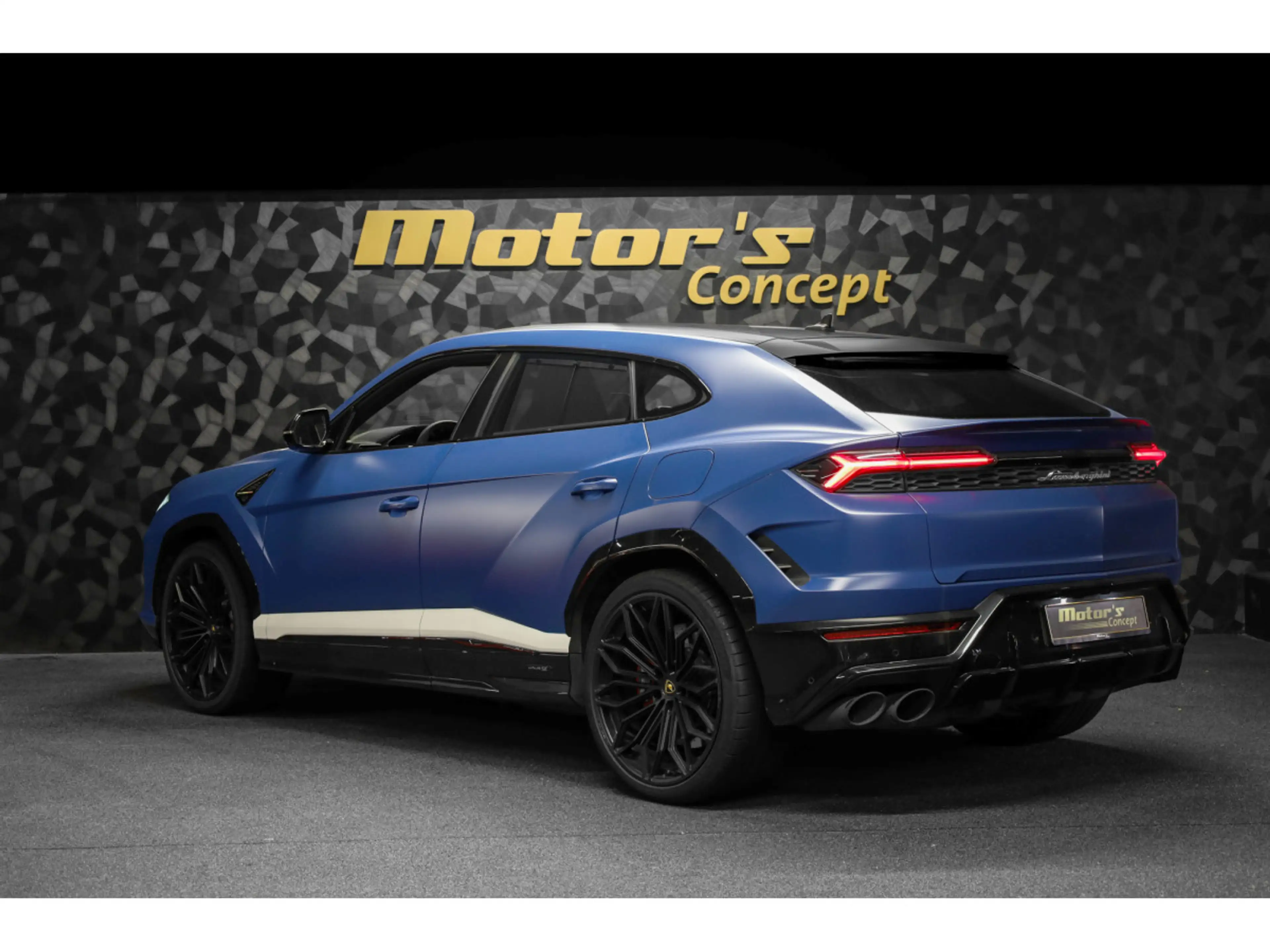 Lamborghini Urus SE - BLU GRIFO MATT - AD PERSONAM — photo 3