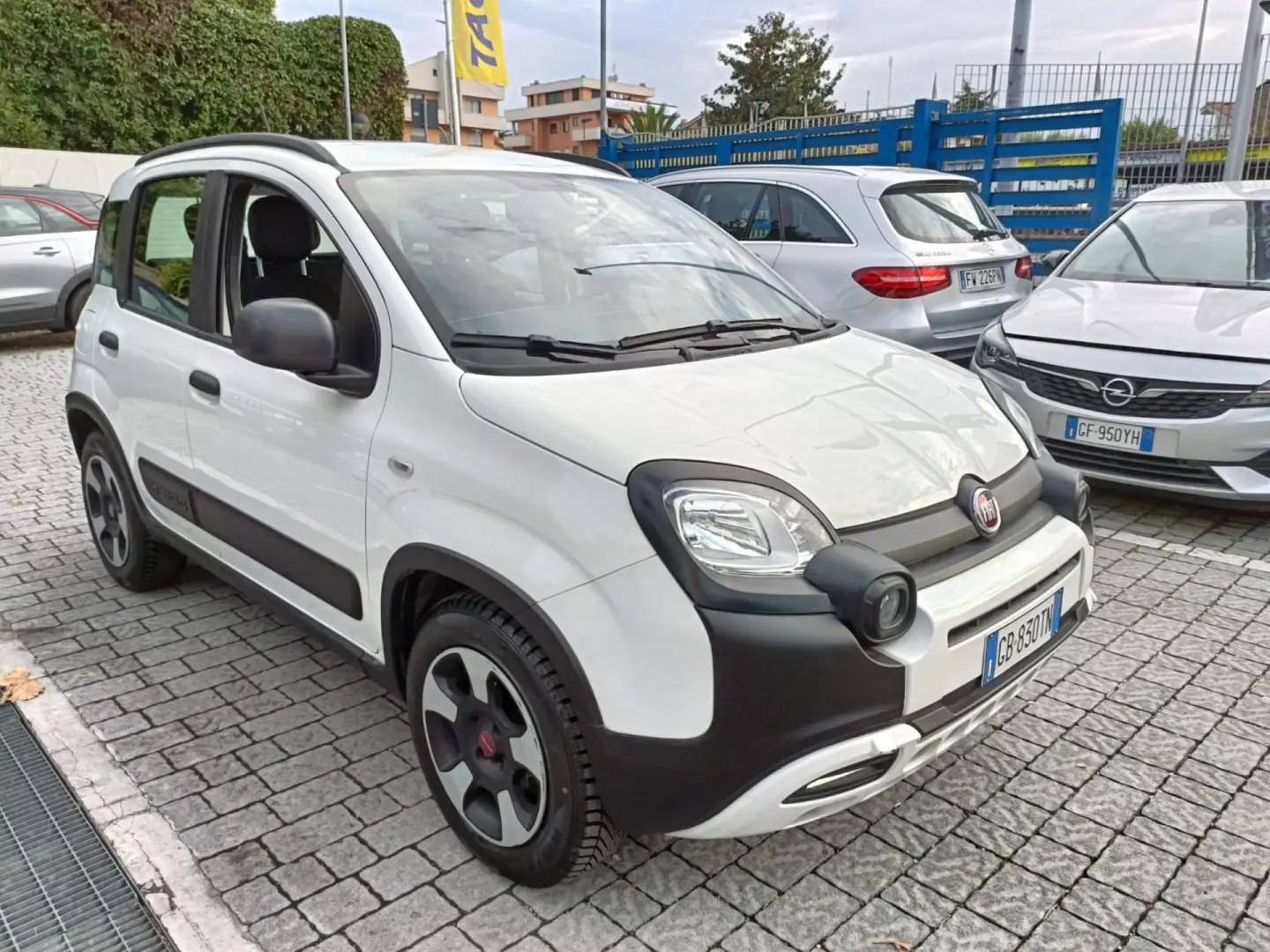 Fiat Panda 1.0 FireFly S&S Hybrid Cross Bílá - 1