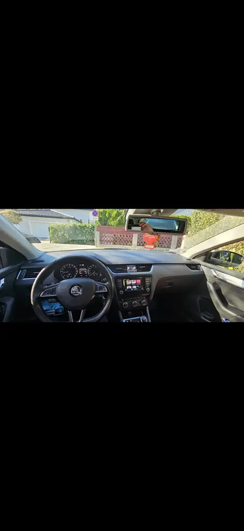 Skoda Octavia Combi 1,6 TDI Style Viele Extras Schwarz - 2