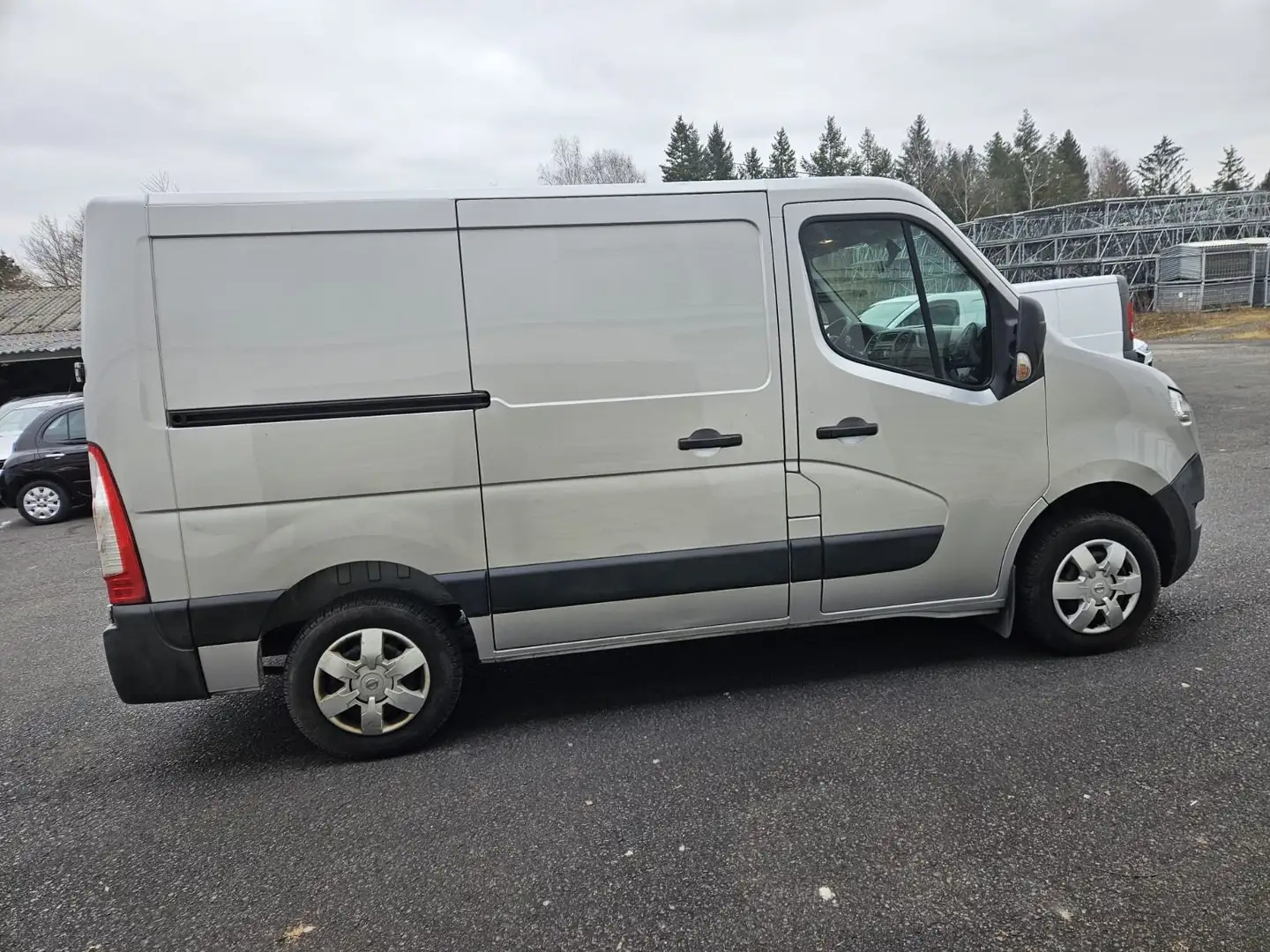 Nissan NV400 Kastenwagen L1H1 2,8t PRO siva - 2