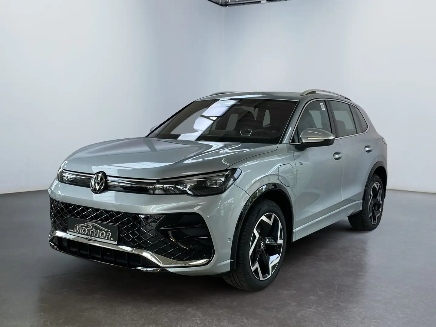 Volkswagen Tiguan R-Line 1.5 TSI eHybrid 150 kW AHK NAVI Argintiu - 2