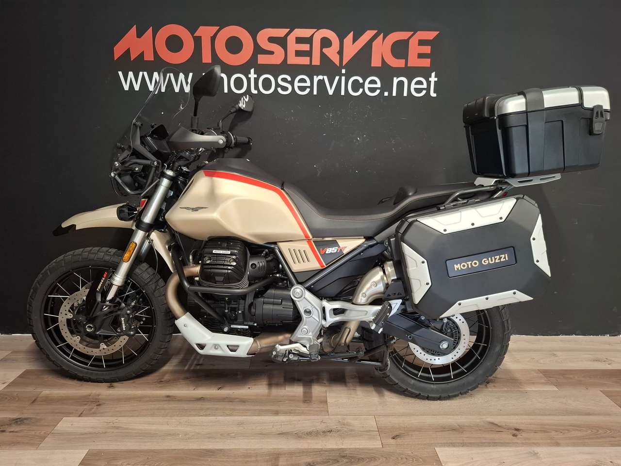 Moto Guzzi V 85 TT CENTENARIO