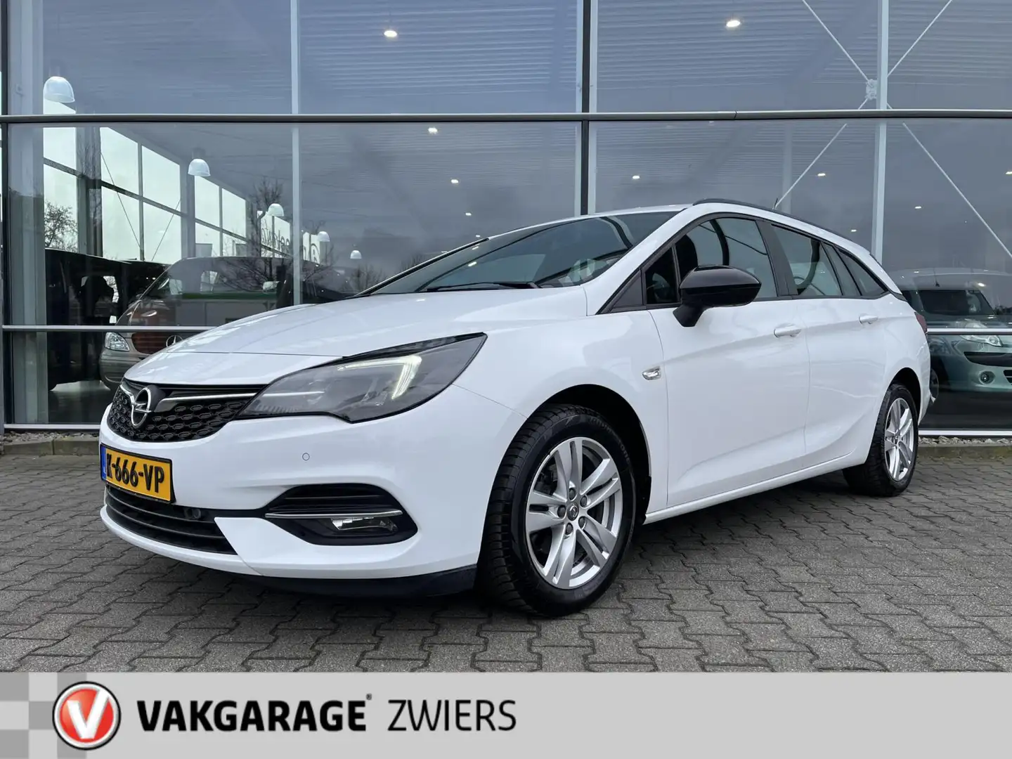 Opel Astra Sports Tourer 1.2 Edition Navi/Ecc/Cruise/Camera Weiß - 1