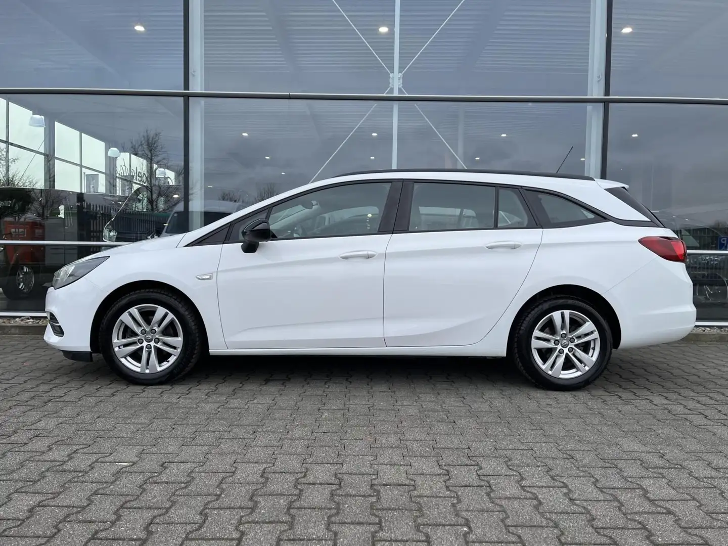 Opel Astra Sports Tourer 1.2 Edition Navi/Ecc/Cruise/Camera Weiß - 2
