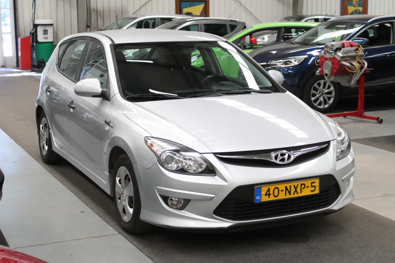 Hyundai i30 1.4i i-Drive Cool Airco, Isofix, Stuurbekrachtigin Grijs - 2