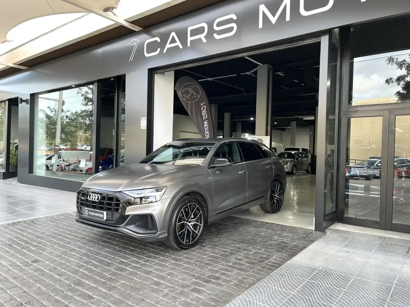 Audi Q8 50 TDI Black line quattro tiptronic Grau - 2