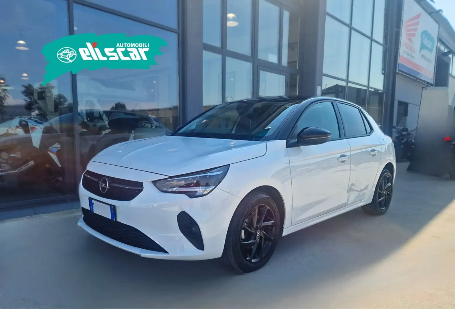 Opel Corsa 1.2 Design & Tech Blanc - 2