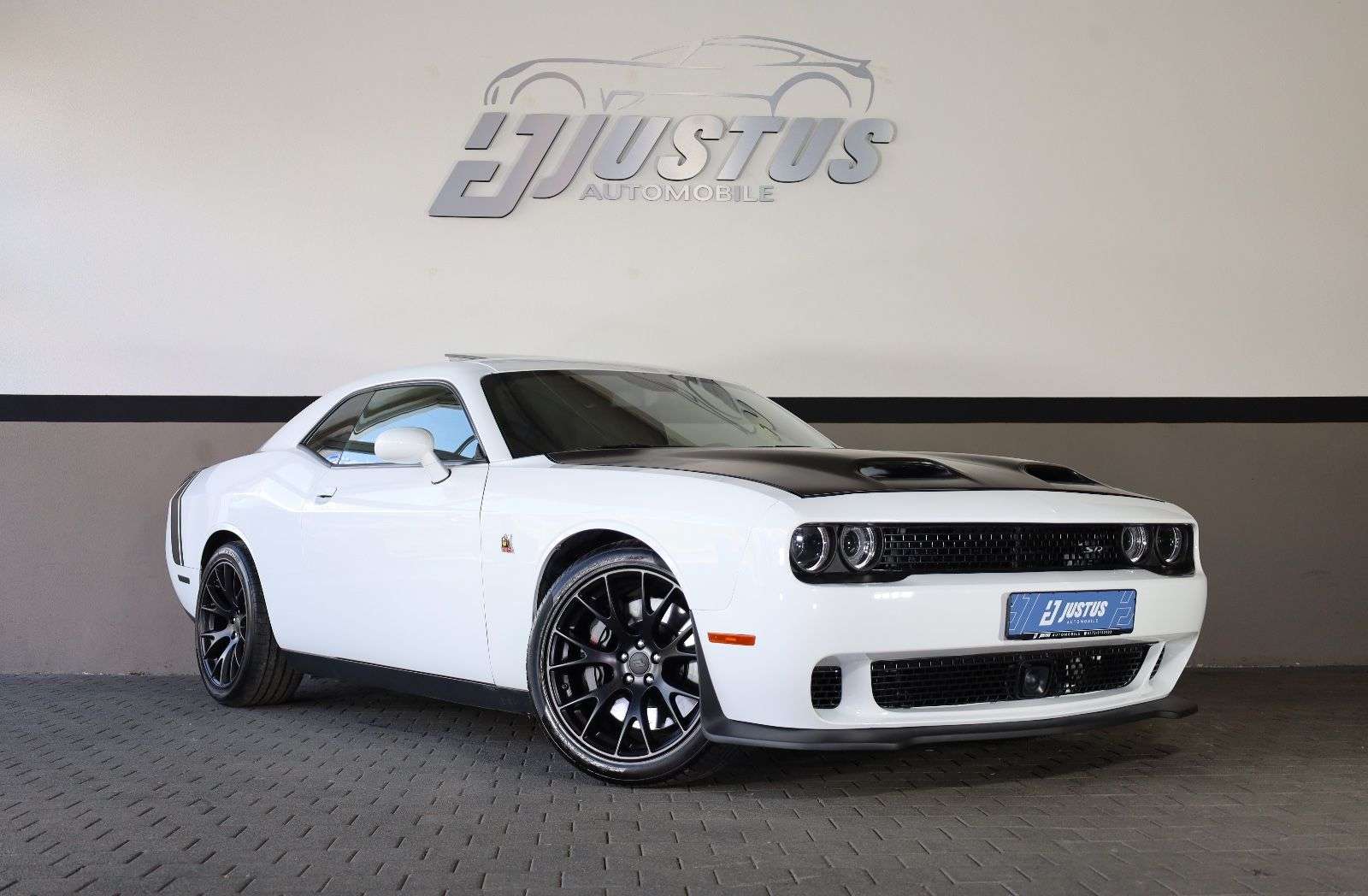 Second hand Dodge Challenger 6.4