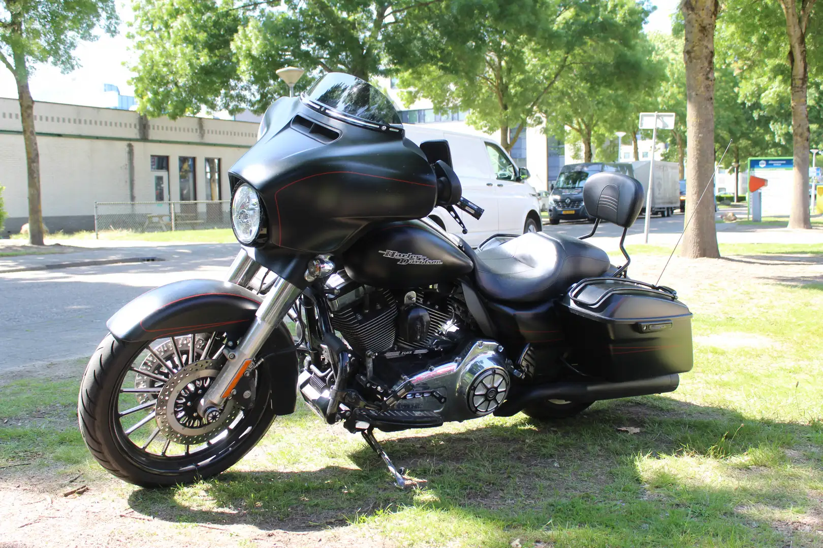 Harley-Davidson Street Glide FLH-X Street-Glide Special Černá - 2