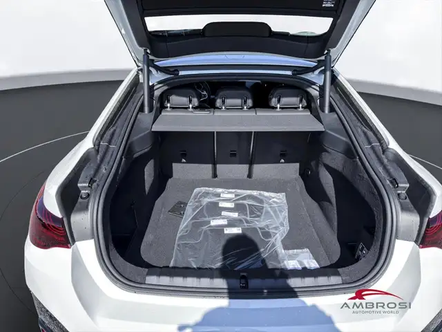 BMW 4 Series view 9