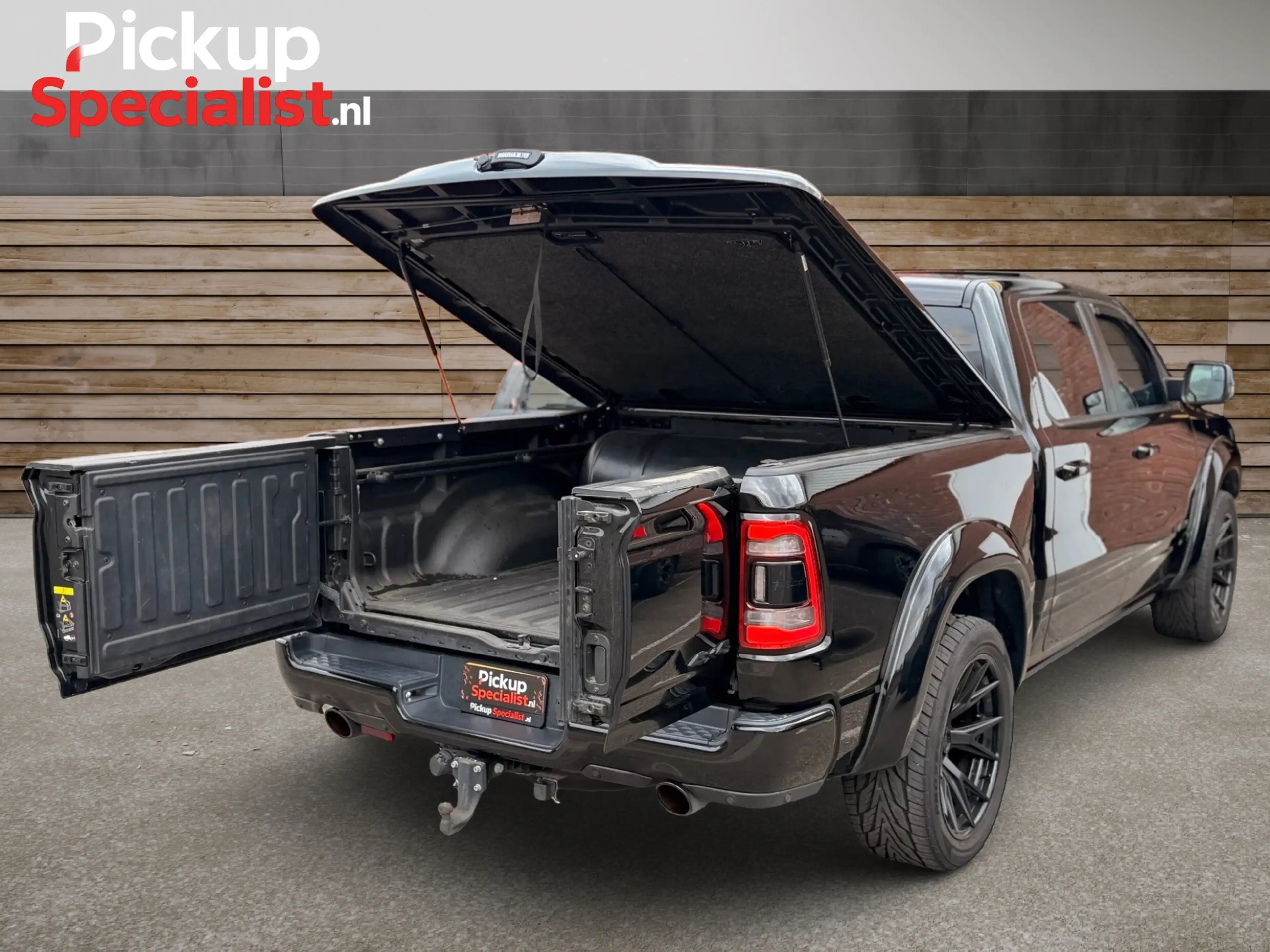 Dodge RAM 1500 5.7 V8 4x4 Crew Cab Limited , WIDE BODY , FUS — photo 13
