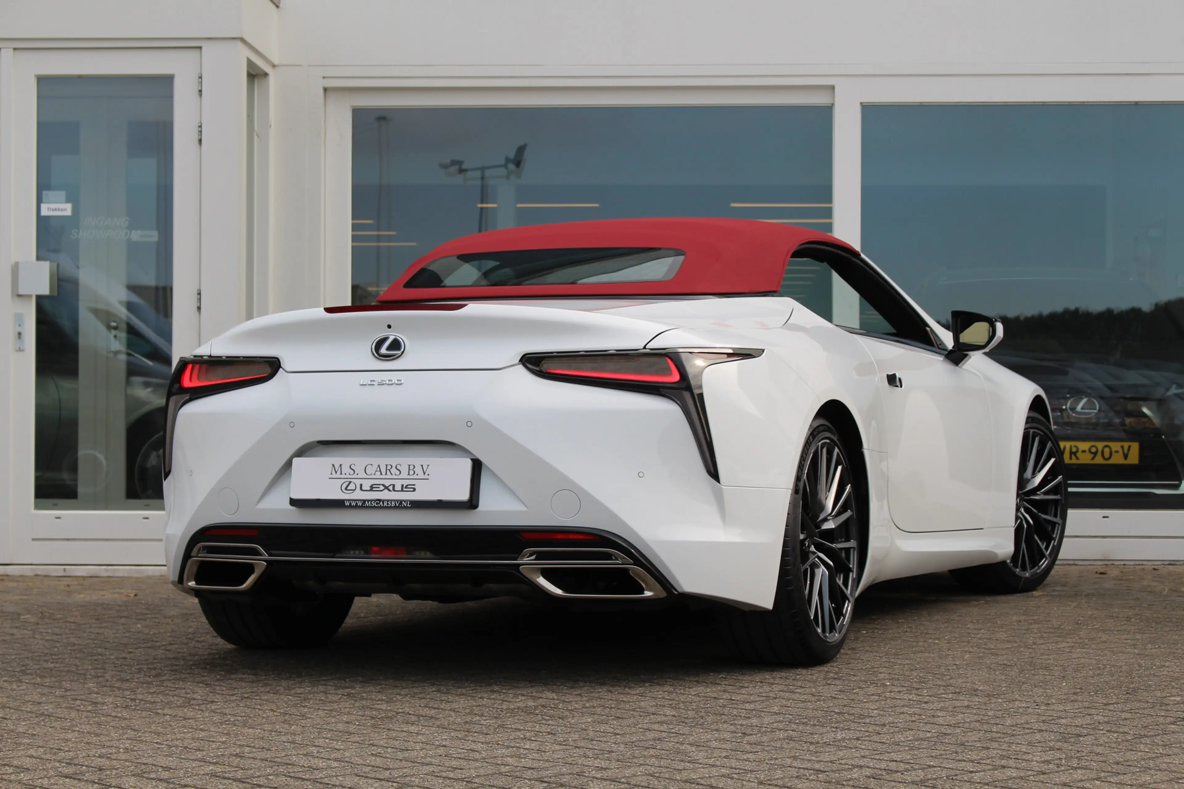 Lexus LC 500 Convertible 5.0 V8 ''Bespoke Edition'' Carbon I Fa — photo 2