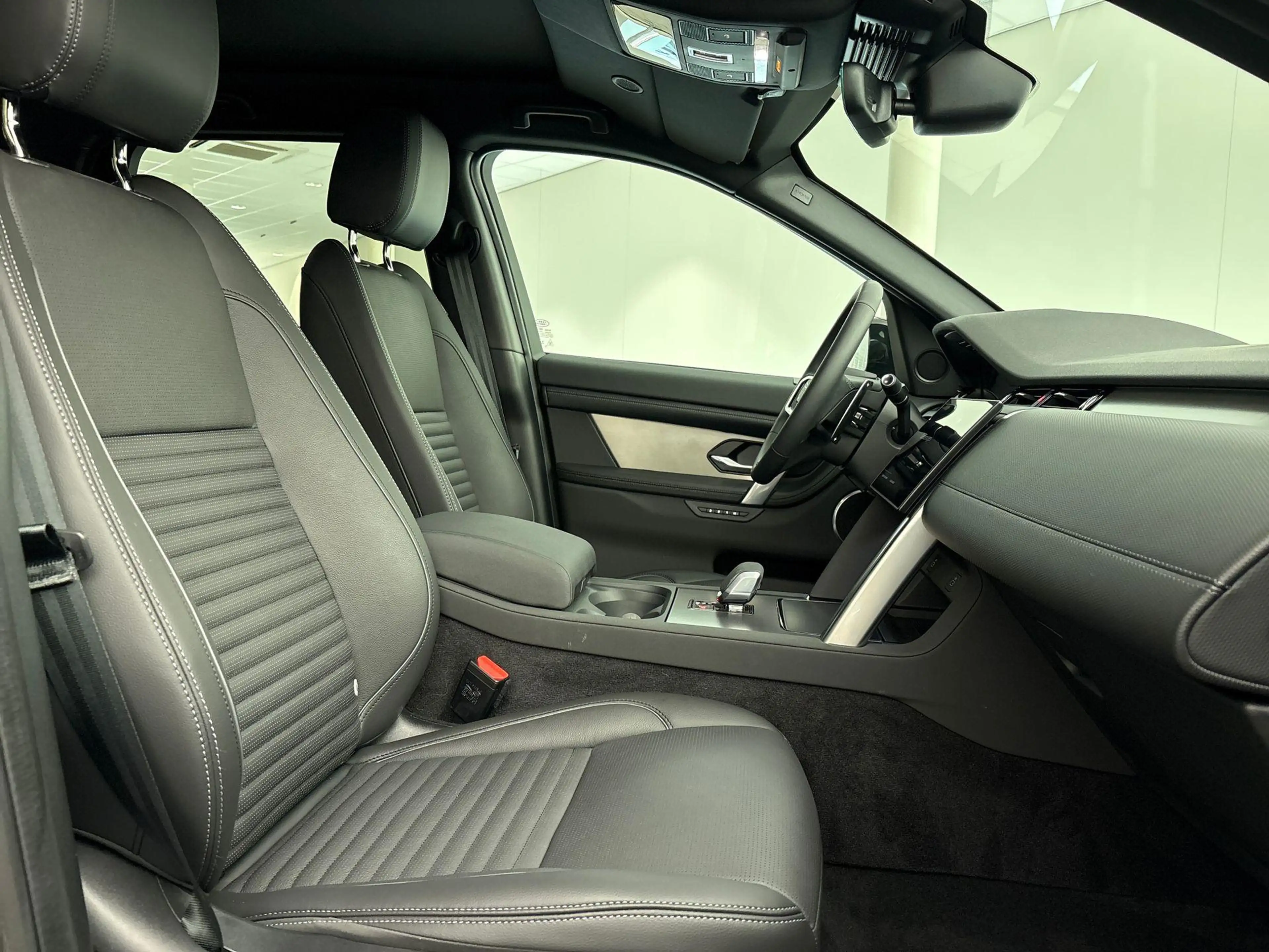 Land Rover Discovery Sport P270e Landmark Edition | Panoramadak | 20 inch Glo — photo 6