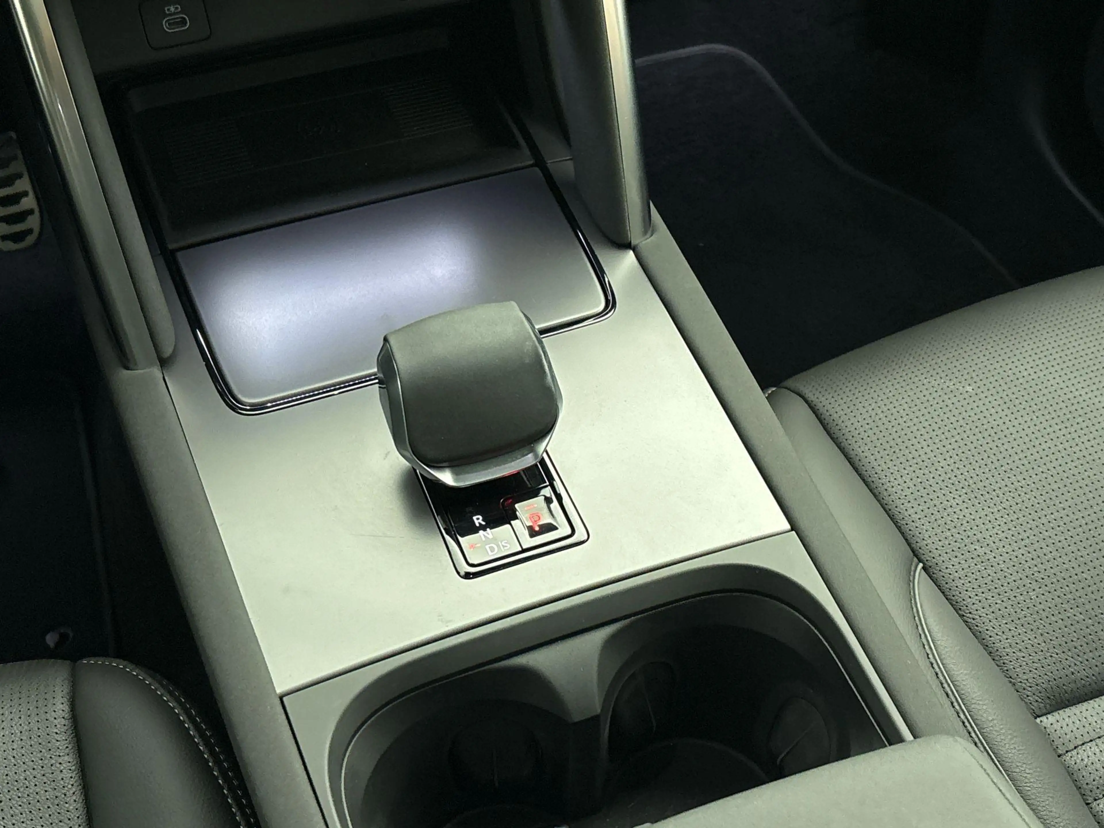 Land Rover Discovery Sport P270e Landmark Edition | Panoramadak | 20 inch Glo — photo 15