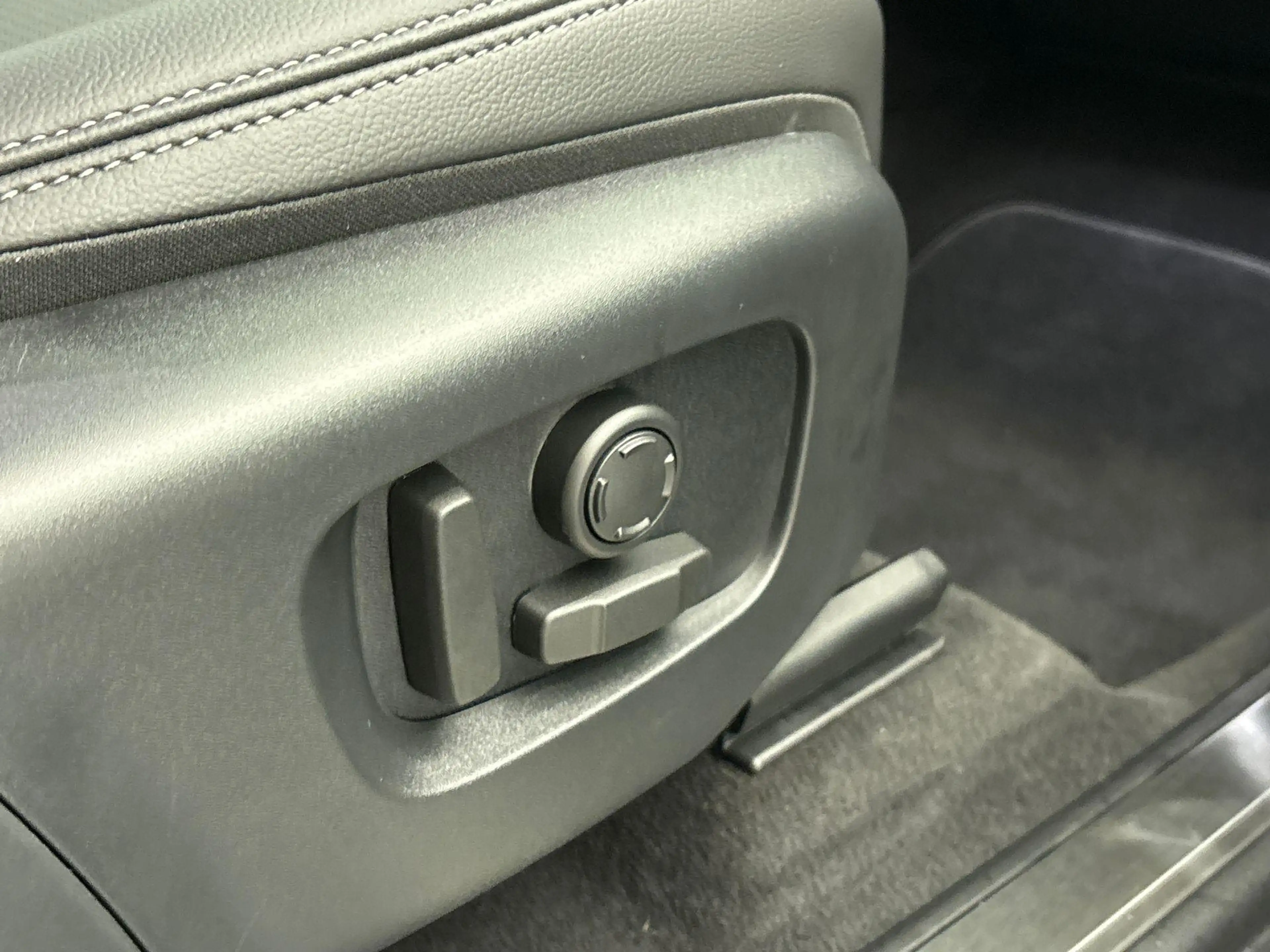 Land Rover Discovery Sport P270e Landmark Edition | Panoramadak | 20 inch Glo — photo 11