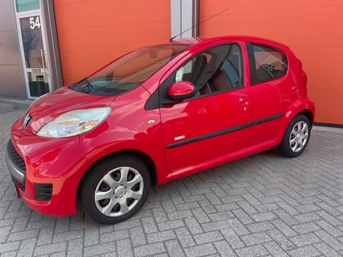 Peugeot 107 1.0-12V Millesim 200 Rot - 1