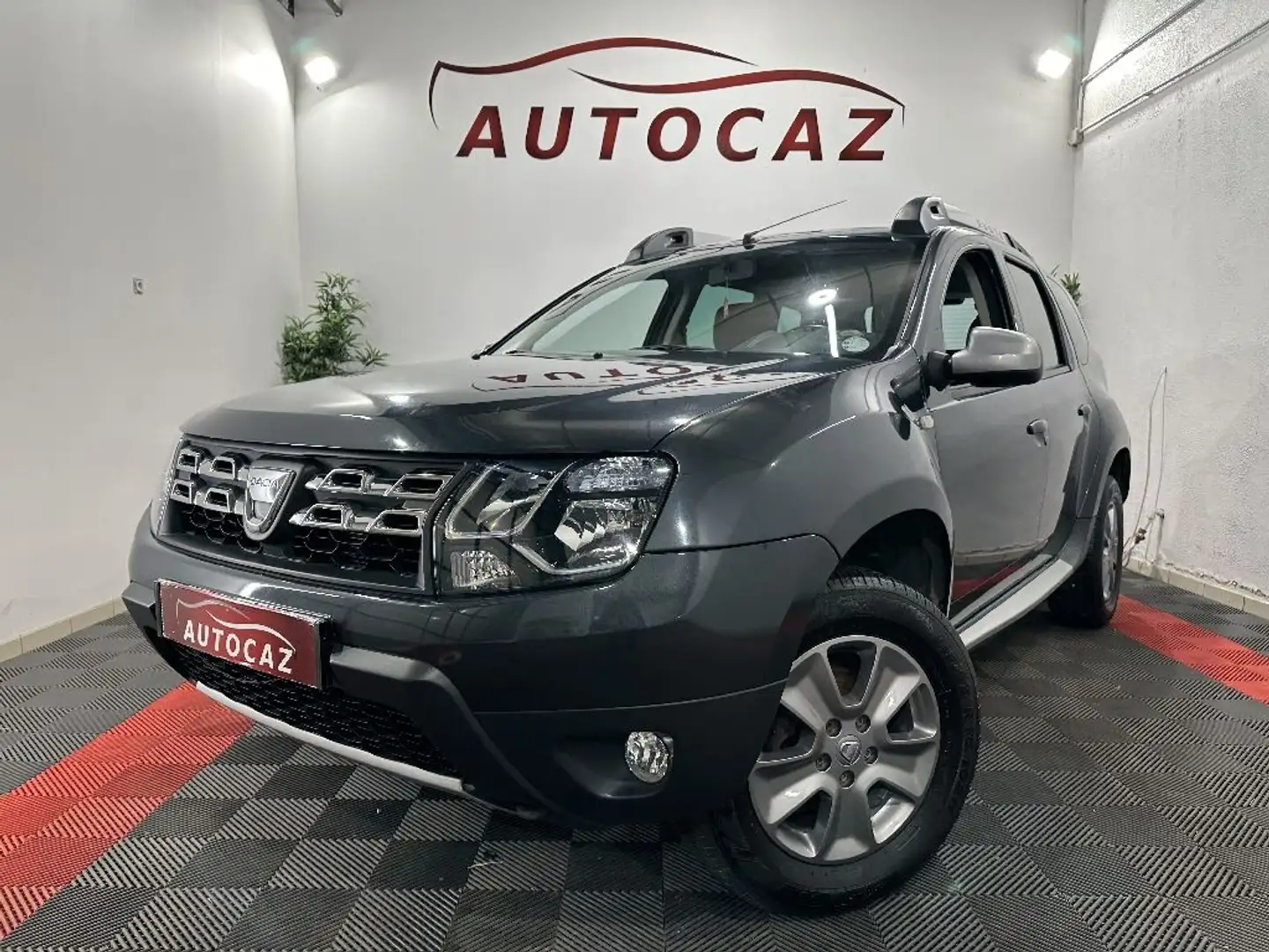 Dacia Duster 1.6 16v 105 4x4 Lauréate +82000KM+ATTELAGE Gris - 1