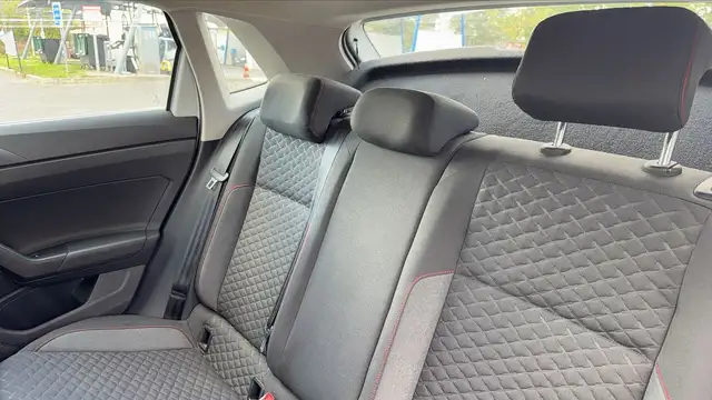 Volkswagen Polo view 9