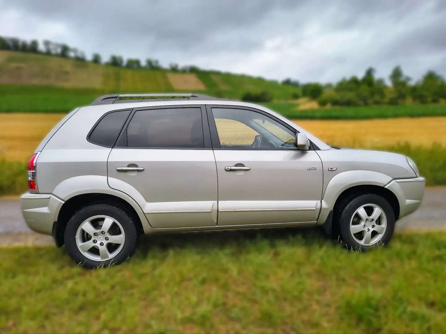 Hyundai TUCSON 2.0 GLS (4WD) Plateado - 2