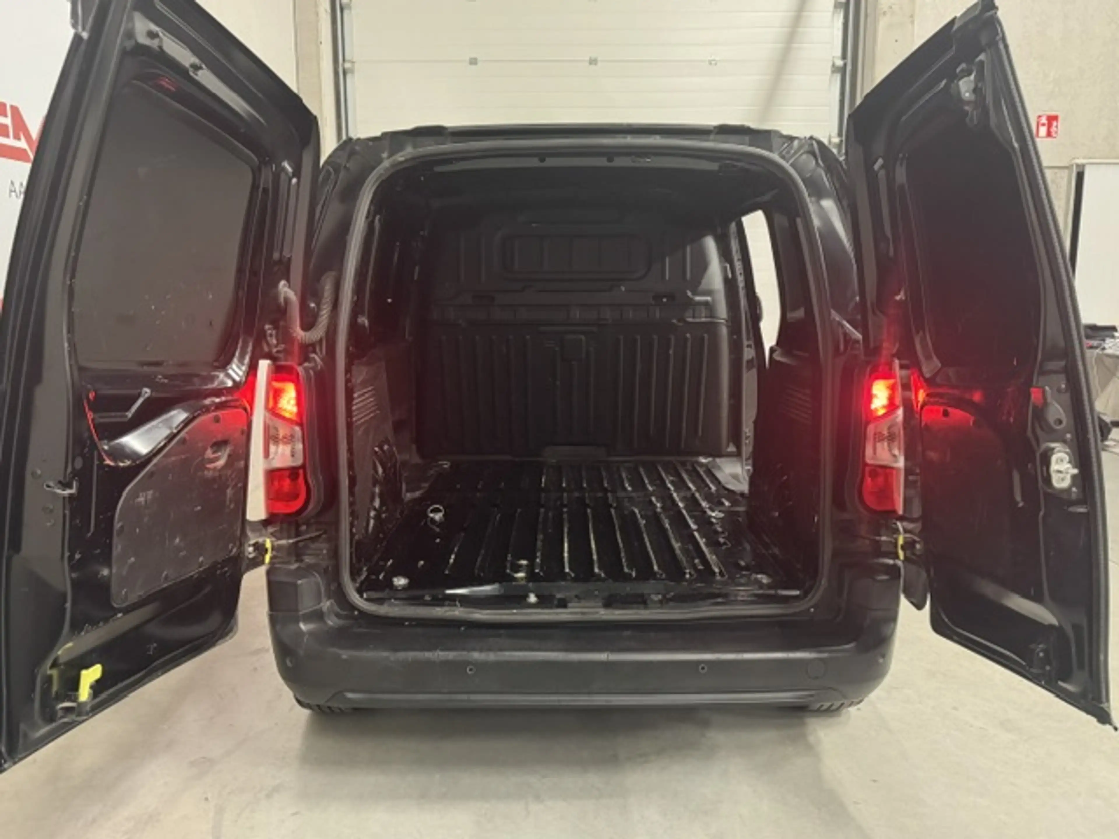 Opel Combo 1.5 TD Lichte vracht Zwart metallic-Airco-Pdc-DAB-1Ste eigenaar- BTW Inclusief — photo 9