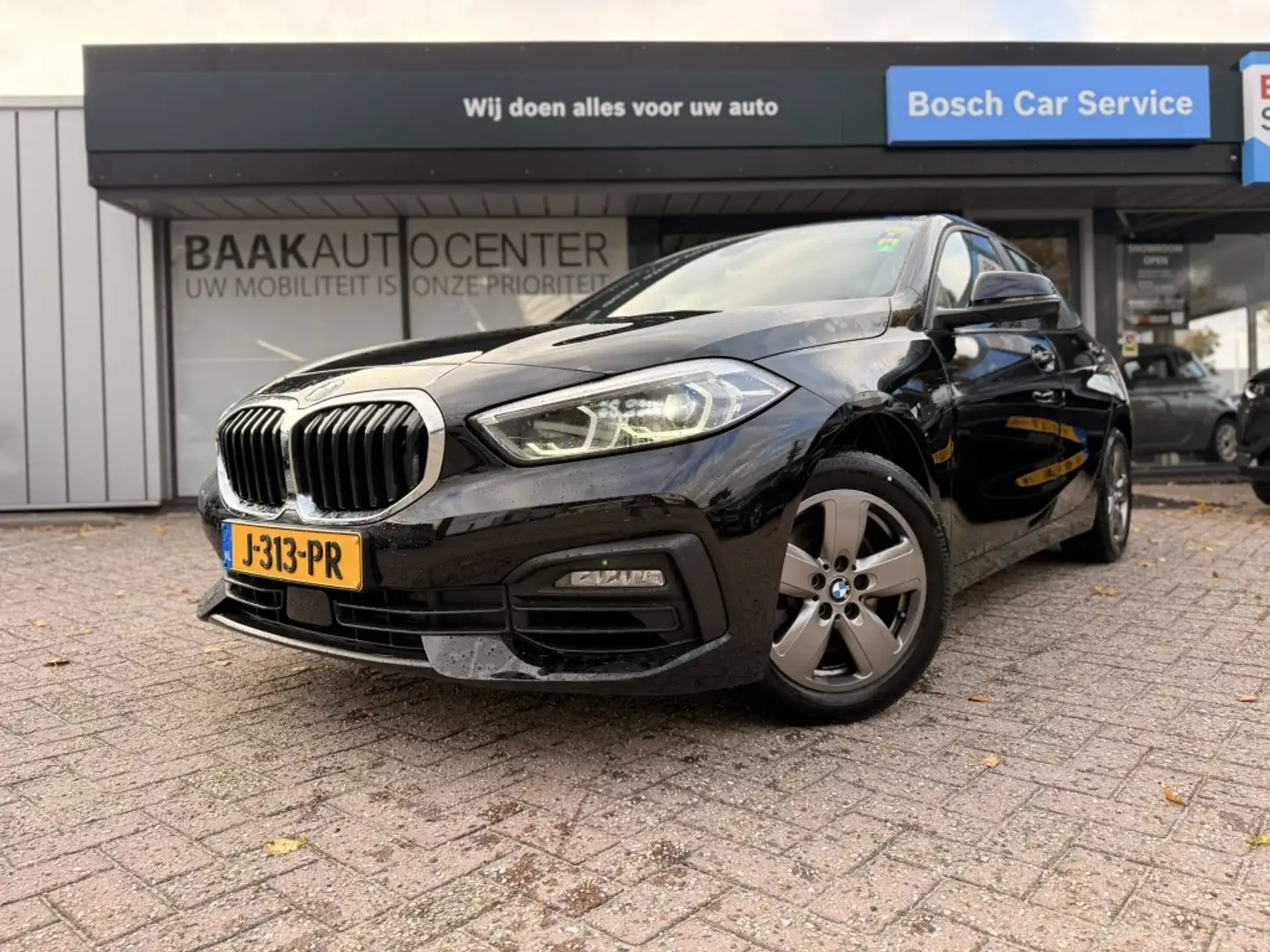 BMW 118 1-serie 118i Executive | Virtual | Navigatie Noir - 2