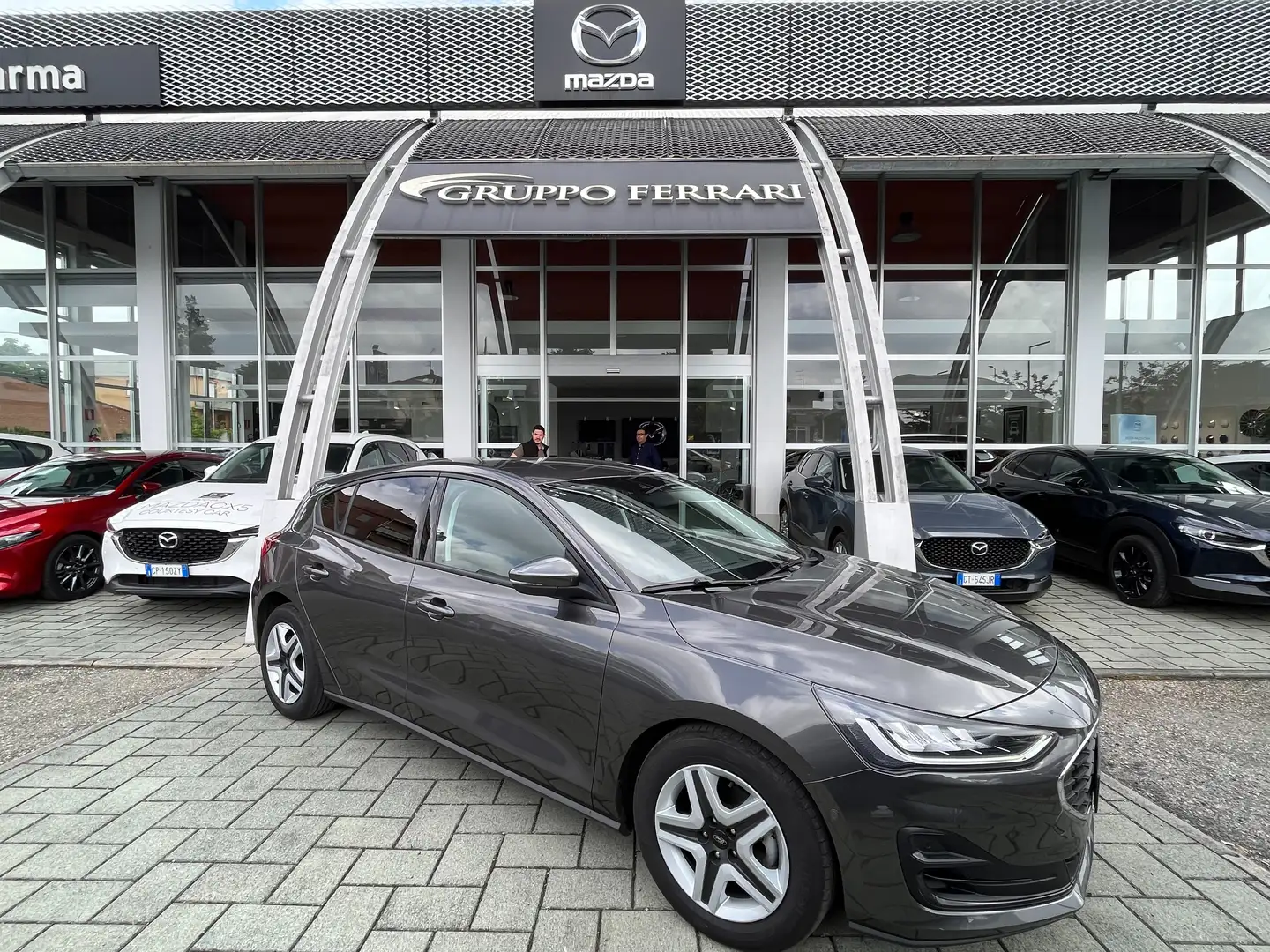 Ford Focus Focus 1.5 ecoblue Business 120cv auto Grijs - 1