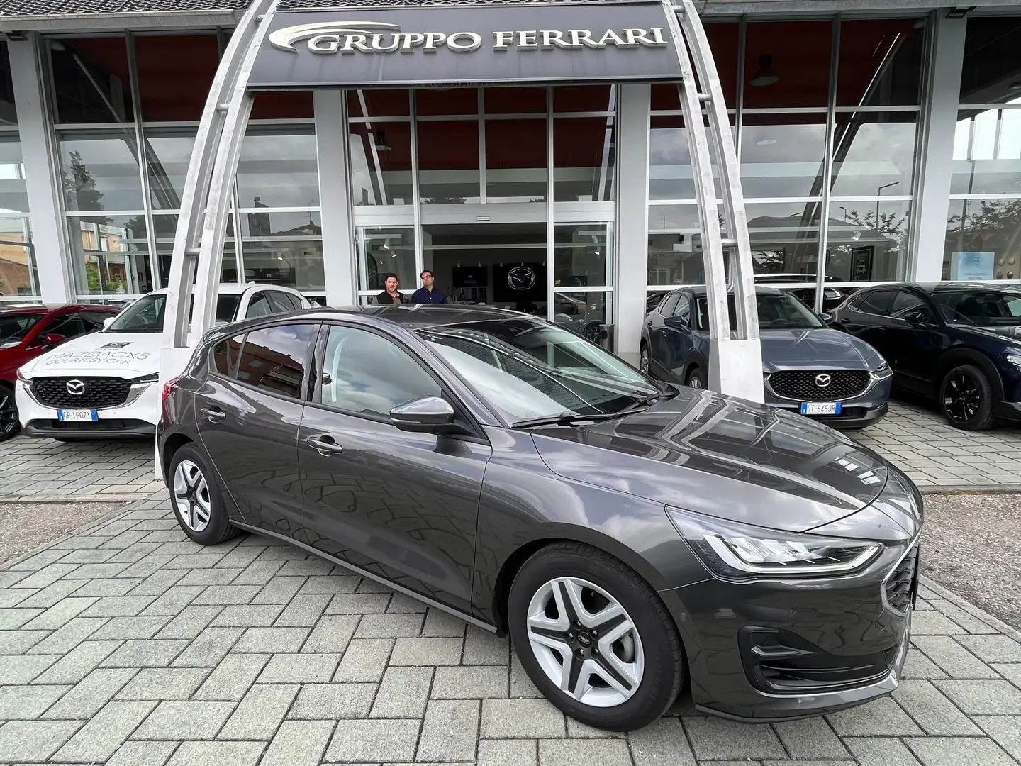 Ford Focus Focus 1.5 ecoblue Business 120cv auto Grijs - 2