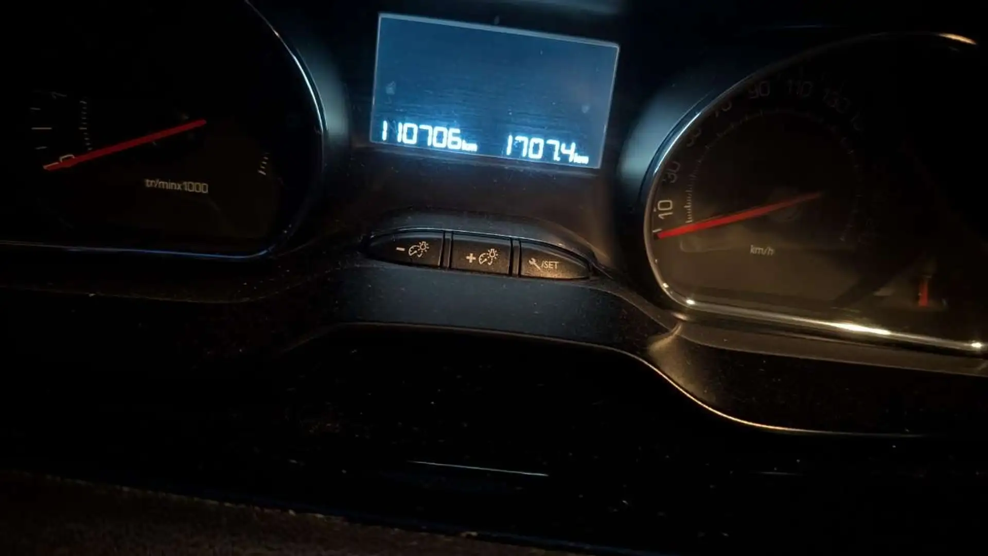 Peugeot 208 1.0 68 CV Gris - 2