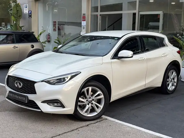 Infiniti Q30 1.6tc Premium Tech 7DCT 156