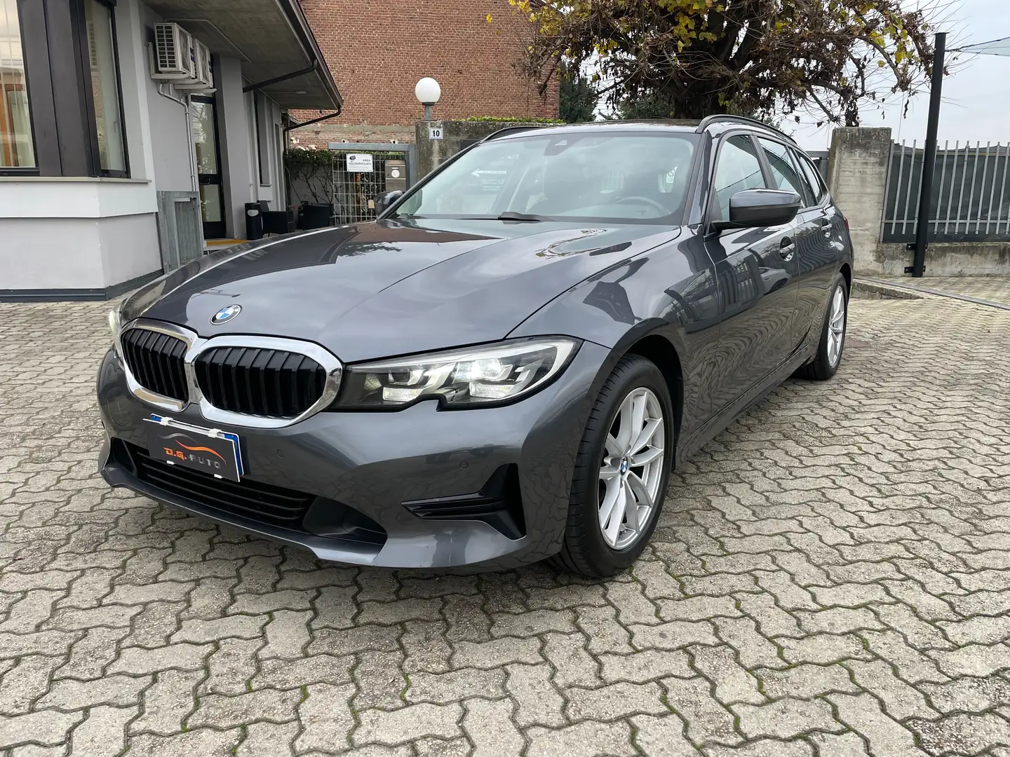 BMW 318 318d Touring Business Advantage aut. Grigio - 1