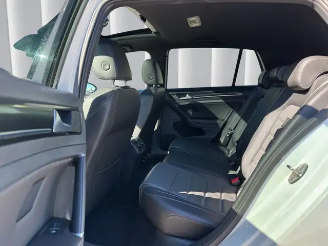 Volkswagen Golf view 13